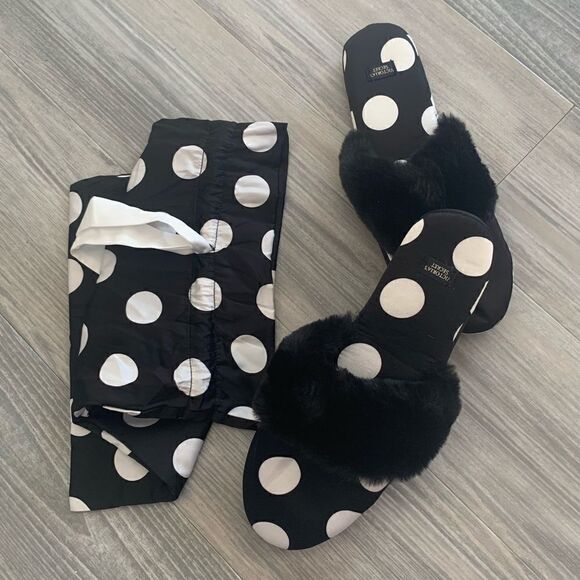 NWOT Victoria’s Secret slippers w bag size M - Picture 3 of 6
